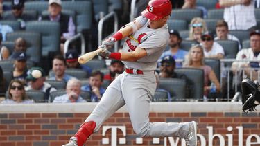 En foto de archivo del 9 de octubre del 2019, se observa un anuncio en el fondo del juego de los Cardenales de San Luis ante los Bravos de Atlanta. El 9 de abril del 2020 los equipos entablan conversaciones con patrocinadores debido a la situaci&oacute;n de incertidumbre por la pandemia de coronavirus.&nbsp;