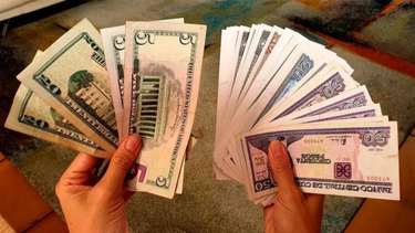 Régimen castrista anunica compra oficial de dólares a 120 pesos&nbsp;