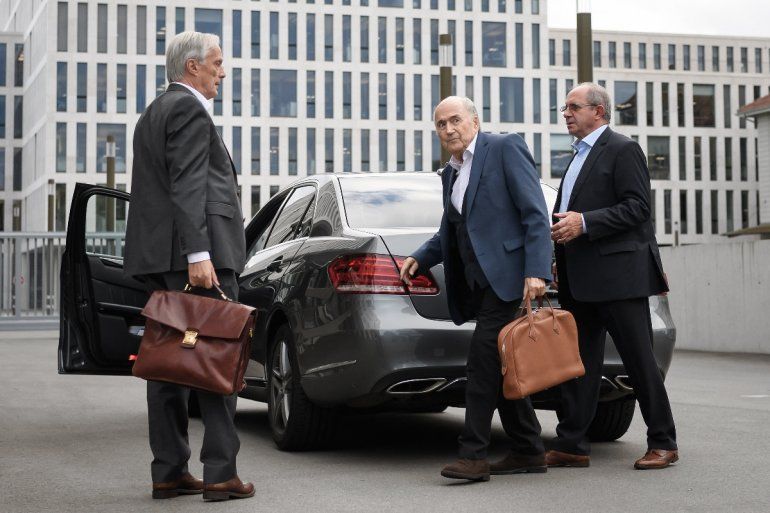 Sepp Blatter, expresidente de la FIFA se prepara para su juicio junto a Michel Platini