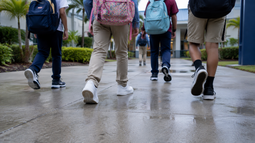 Estudiantes regresan a las aulas para el ciclo lectivo 2026-2027
