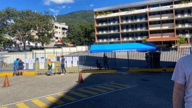 Así lucía un centro de votación en la zona centro norte de Caracas a las diez y media de la mañana.