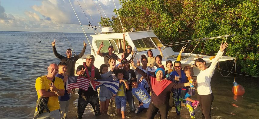 Familia de 20 cubanos llega a EEUU en una lancha rápida&nbsp;