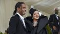 A$AP Rocky, a la izquierda, y Rihanna asisten a la gala benéfica del Instituto del Vestuario del Museo Metropolitano de Arte en Nueva York, el 13 de septiembre de 2021.