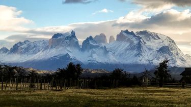Vista del Parque Nacional Torres del Paine en la región de Magallanes, al sur de Chile, el 16 de abril de 2019. Dos mexicanos fallecieron y siete personas desaparecieron tras una tormenta de nieve que azotó la reserva natural patagónica de Torres del Paine, el destino turístico extranjero más visitado de Chile, según informaron las autoridades el 18 de noviembre de 2025.