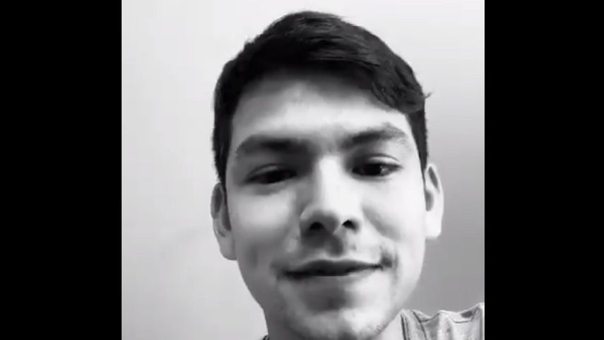 Hirving &ldquo;Chucky&rdquo; Lozano, en uno delos videos publicados en su cuenta oficial de Twitter&nbsp;en marzo de 2020.