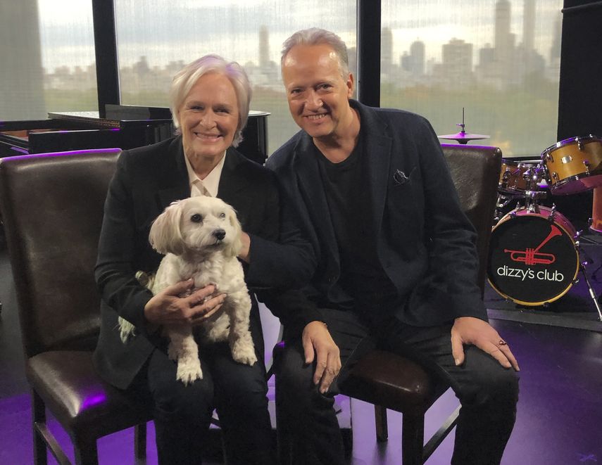 Glenn Close, nominada a un Oscar a mejor actriz por su papel en The Wife posa en el 91o almuerzo de nominados a los Premios de la Academia en Beverly Hills, California, el 4 de febrero de 2019, izquierda, y el músico Ted Nash posa para un retrato en Nueva York el 4 de mayo de 2021.&nbsp;