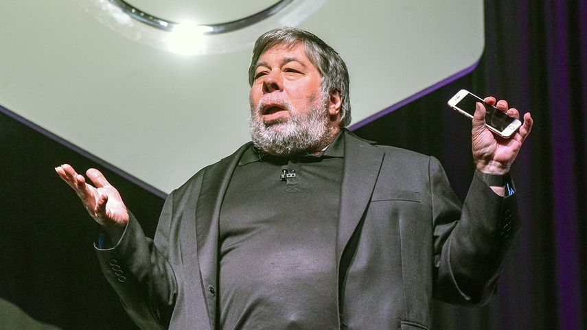 El cofundador de Apple, Steve Wozniak, participa en una conferencia durante el primer día del Foro Tecnológico Emerge Americas 2017, el lunes 12 de junio de 2017, en el Centro de Convenciones de Miami Beach, Florida. 