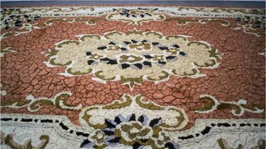 Detalle de la alfombra confeccionada por Adrián Gaitán. (CORTESÍA)