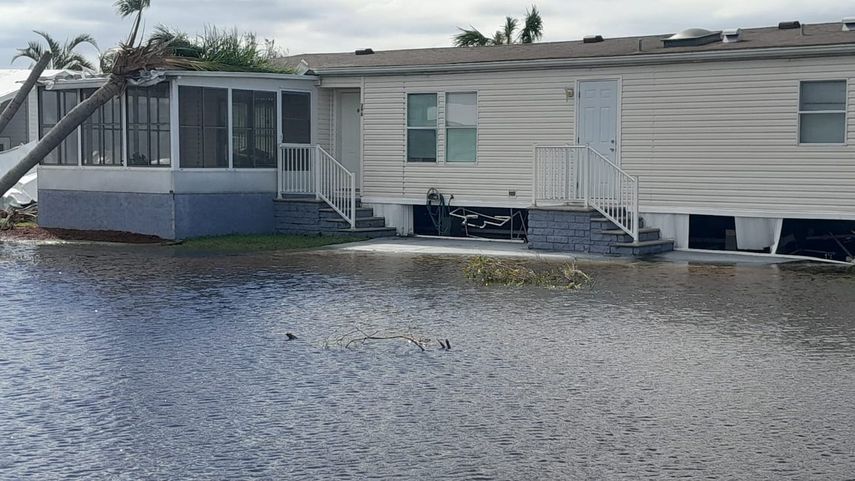 Daños e inundaciones en viviendas de Port Charlotte.