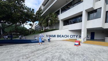Fachada principal de City Hall de Miami Beach, sede del proceso electoral en curso. Fachada principal de City Hall de Miami Beach, sede del proceso electoral en curso.