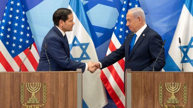 El jefe de la diplomacia estadounidense, Marco Rubio, y el primer ministro israelí, Benjamin Netanyahu, durante una conferencia de prensa en Jerusalèn.