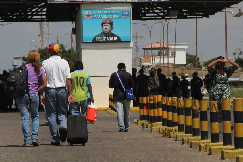 En la actualidad el paso de vehículos entre la porosa barra limítrofe de Venezuela y Colombia está prohibido.