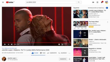 Maluma y JLo en el show de los American Music Awards 2020.&nbsp;