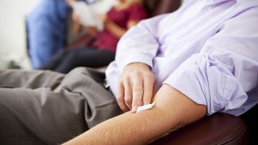 australia levanta la prohibicion de donar sangre para hombres homosexuales