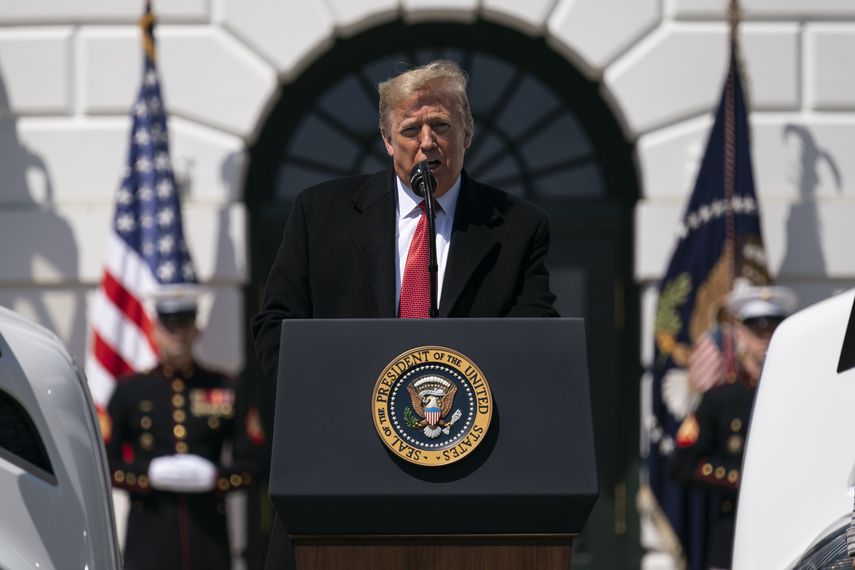 El presidente Donald Trump pronuncia un discurso en la Casa Blanca este jueves.