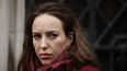 Stella Moris, pareja de Julian Assange, espera fuera de la Corte Suprema del Reino Unido en Londres, en esta fotografía del 28 de octubre de 2021.&nbsp;