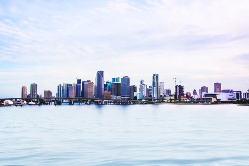 Basta mirar hacia el horizonte del downtown de Miami opara percibir el enjambre de edificaciones.