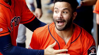 Altuve, por ahora, no tiene los turnos necesarios para entrar en carrera por el título de bateo del joven circuito.