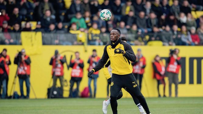 Usain Bolt hizo un gol y varias jugadas que dejaron en evidencia su talento.