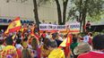 Bajo el lema central&nbsp;Miami, con la unidad de España&nbsp;y los cánticos yo soy español, español, español y queremos la unidad&nbsp; hombres, mujeres y niños mostraban los colores rojo, amarillo y rojo de la insignia española.