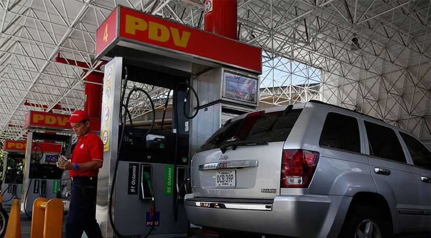 Desde hace algunos días otros estados del oeste del país han experimentado largas colas de vehículos en las gasolineras ante el desabastecimiento de combustible.