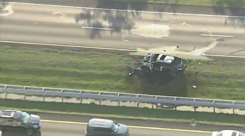 Uno de los vehículos implicados ardió en llamas, pero sus ocupantes salieron ilesos. 