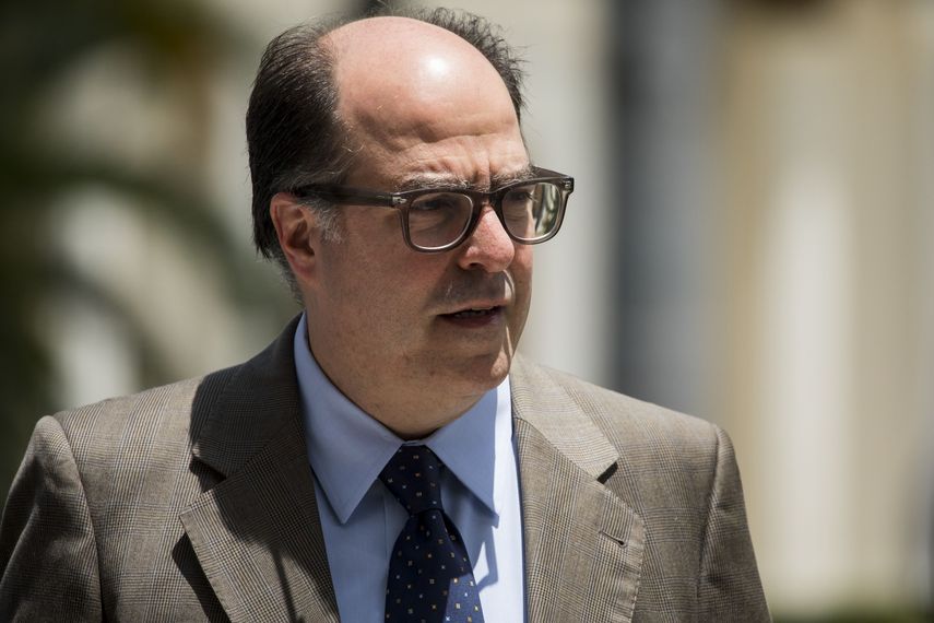 El presidente del Parlamento, Julio Borges, es el principal señalado como traidor a la patria por el presidente del país, Nicolás Maduro, y por la Asamblea Nacional Constituyente