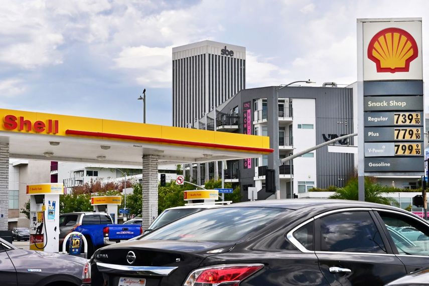 Los precios de la gasolina siguen en aumento, en Los Ángeles, California, supera los 7 dólares.&nbsp;