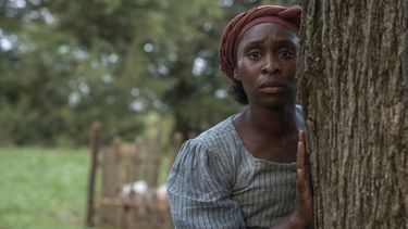 Cynthia Erivo como Harriet Tubman en una escena de Harriet.