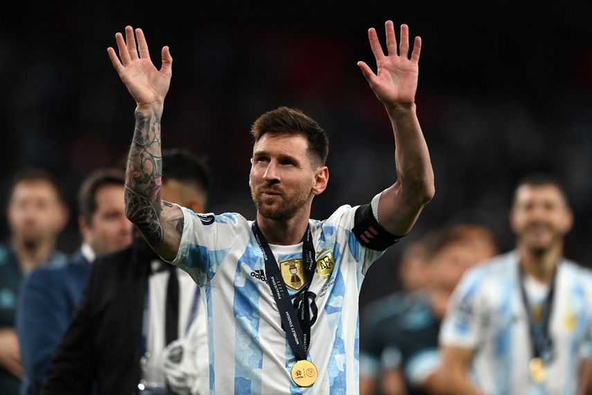 Lionel Messi celebra la copa de la Finalissima entre Argentina e Italia