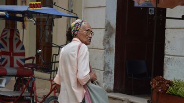 Cubanos entre la necesidad y el estrés de vivir cada día