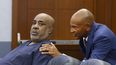 Duane Keffe D Davis, izquierda, acusado de orquestar el asesinato en 1996 del ícono del hip hop Tupac Shakur, escucha a su abogado Carl Arnold durante una audiencia en el Centro de Justicia Regional, el 23 de julio de 2024, en Las Vegas.&nbsp;