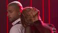 En esta captura de pantalla proporcionada por ABC el domingo 22 de noviembre de 2020, Maluma, izquierda, y Jennifer Lopez se presentan en los American Music Awards en el Microsoft Theatre de Los Ángeles.