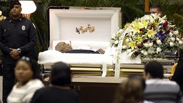 Vista del féretro del salsero puertorriqueño Cheo Feliciano en el coliseo Roberto Clemente de San Juan (Puerto Rico). EFE/Thais Llorca
