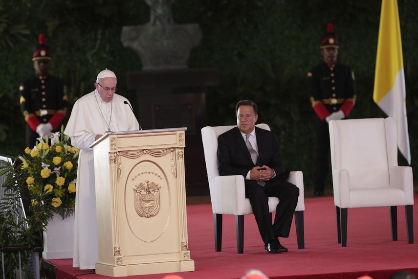 El papa Francisco pronuncia un discurso junto al presidente de Panamá, Juan Carlos Varela, el 24 de enero de 2019 en el Palacio Bolívar, sede de la Cancillería en la Ciudad de Panamá.
