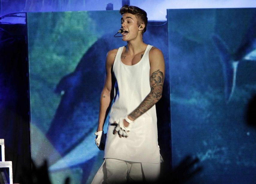Justin Bieber se presenta durante un concierto en Paraguay. (EFE)