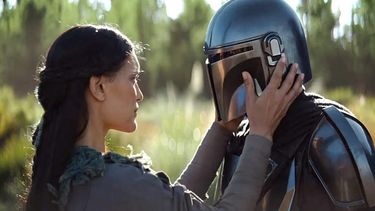 La interpretaci&oacute;n de Pedro Pascal en The Mandalorian cambia las reglas de los Globos de Oro.