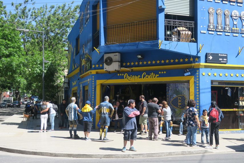 En el barrio de La Boca se vive con intensidad los días previos al partido de este sábado en La Bombonera.