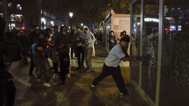 Una protesta de estudiantes deriva en incidentes con la policía en el centro de Barcelona