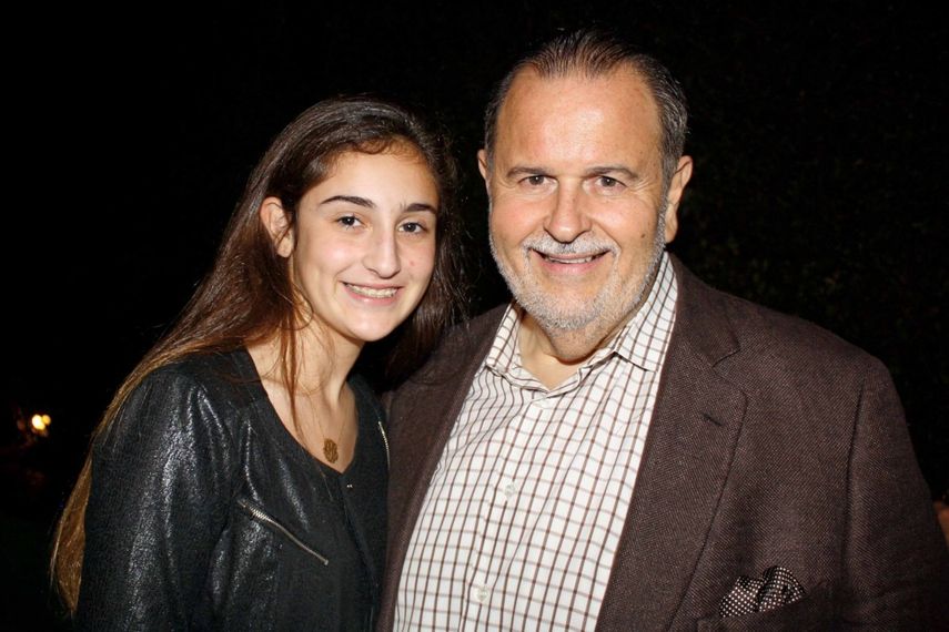 Mía y su padre Raúl de Molina.