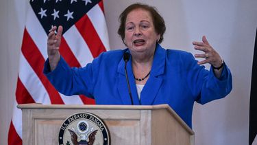 La embajadora de EEUU en Panamá, Mari Carmen Aponte, habla durante una conferencia de prensa en la Ciudad de Panamá el 22 de noviembre de 2022. El gobierno de EEUU no había designado un embajador en Panamá desde 2018 cuando renunció el embajador John Feeley. &nbsp; &nbsp;