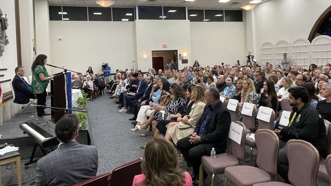 El público presente en el Aventura Turnberry Jewish Center.