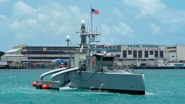 Foto del Sea Hunter, un barco sin tripulación, a su llegada a Pearl Harbor (Hawái) para participar en maniobras en el océano Pacífico.&nbsp;