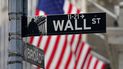 Señal que indica la calle de Wall Street en Nueva York. Señal que indica la calle de Wall Street en Nueva York.
