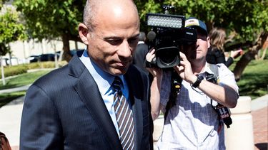 El abogado Michael Avenatti es visto en las afueras del Tribunal Federal de Santa Ana en California, EEUU el 1ro de abril de 2019.