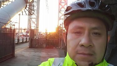 Selfie sin fecha que muestra al mexicano Mart&iacute;n Morales en el Puente George Washington de Nueva York. Morales falleci&oacute; por el coronavirus el 7 de abril del 2020.