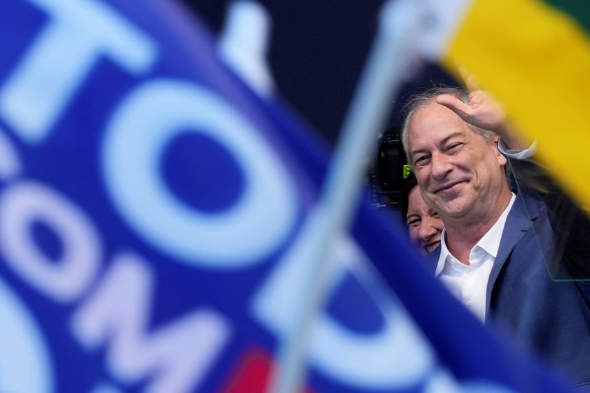 Ciro Gomes, exministro de Finanzas, sonríe durante el lanzamiento de su candidatura presidencial en la convención nacional del Partido Democrático Laborista, el miércoles 20 de julio de 2022, en Brasilia.