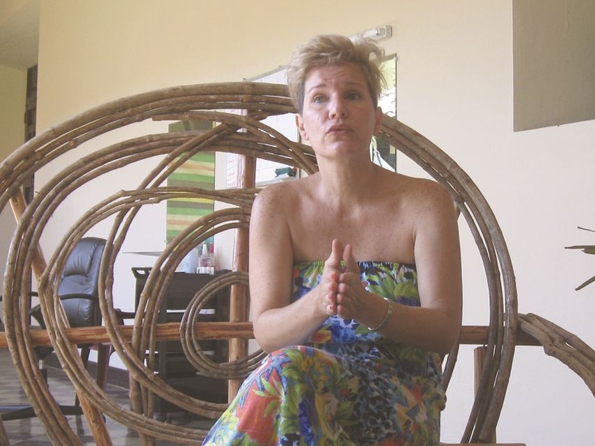 La madre de Alliegro aseguró que a Ana Sol desde hace tres días la han mantenido aislada y que por tanto, la familia nonmbrará un abogado que demnade al consulado estadounidense en Managua por no haberle ofrecido la atención que corresponde a un ciuda
