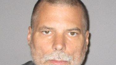 el detenido fue identificado como Kevin John Leahy, de 58 años, y residente en la calle Matienzo Cintrón en Luquillo.