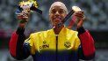La venezolana Yulimar Rojas posa con la medalla olímpica de oro del salto triple femenino de los Juegos de Tokio, el lunes 2 de agosto de 2021. La venezolana Yulimar Rojas posa con la medalla olímpica de oro del salto triple femenino de los Juegos de Tokio, el lunes 2 de agosto de 2021.